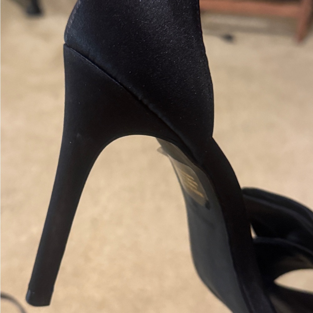 Steve Madden Black Heels with Bow Accent Black Satin - Picture 4 of 6